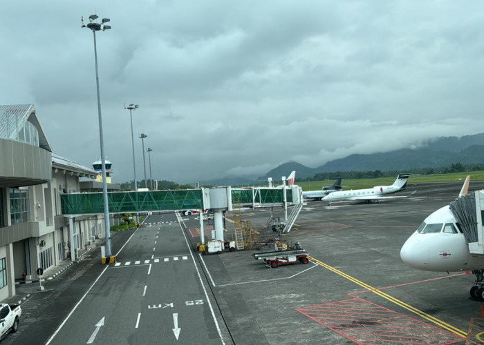 Bandara Sam Ratulangi Perpanjang Penutupan Gegara Dampak Abu Vulkanik Gunung Ruang