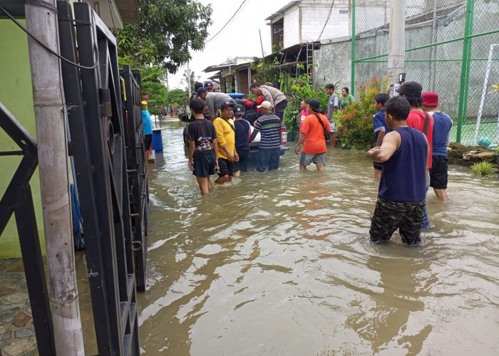 Telat Dievakuasi Saat Rumah Terndam Banjir, Seorang Pria di Kabupaten Bekasi Meninggal Dunia