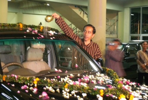 Jokowi akan Lakukan Ritual di IKN, Roy Suryo Ungkit Ritual Mobil Esemka Dahulu: Ambyar! 
