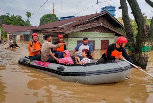 Banjir Melanda, Ribuan Rumah di Medan dan Lamongan Terendam Hingga Satu Meter