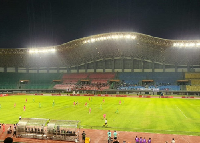 Kritik Keras dari Tim Nasional Indonesia dan Burundi, Rumput Stadion Patriot Candrabhaga Kota Bekasi Jelek