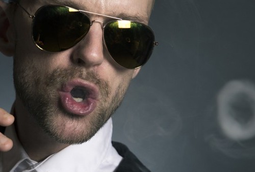 Bibir Menghitam akibat Kebiasaan Merokok? Gini Cara Ngatasinnya