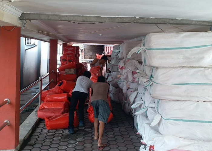 Bandara Sam Ratulangi Ditutup, BNPB Gunakan Ferry Kirim Bantuan Korban Erupsi Gunung Ruang 