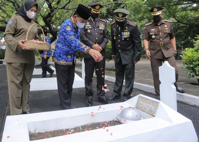 Peringati Hari Pahlawan, Forkopimda Kota Tangerang Ziarah dan Tabur Bunga di TMP Taruna