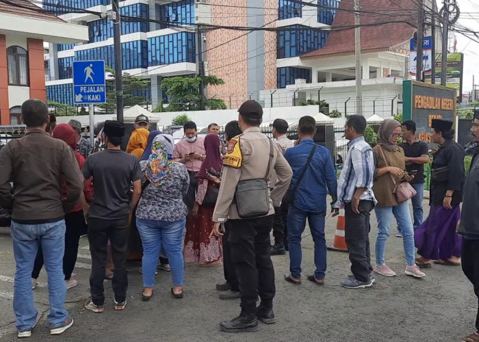 Puluhan Ahli Waris Tol Jatikarya Geruduk Pengadilan Negeri Bekasi, Tagih Janji Pembayaran Tanah