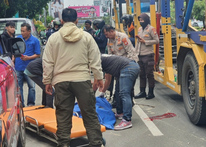 Polisi Lakukan Olah TKP Kecelakaan di Depan Kantor Disnaker Kota Bekasi, Ternyata 3 Kendaraan Terlibat