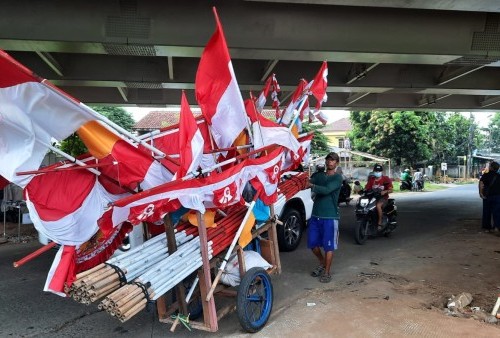 Merantau Saat 17 Agustus, Pedagang Bendera Keliling Raup Untung Puluhan Juta Rupiah