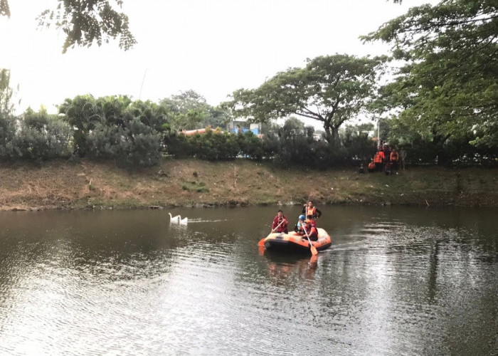Seorang Pria di Bekasi Nekat Menceburkan Diri ke Danau Apartemen Grand Kamala Lagoon