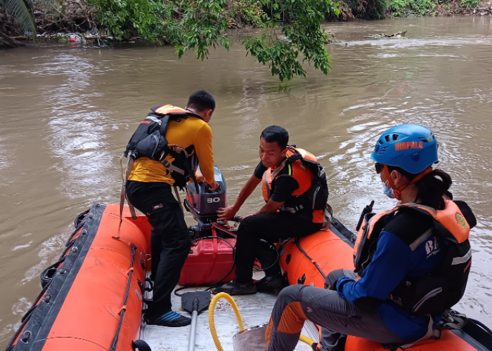 Adik Kakak Hilang Tenggelam di Kali Cikarang, Unit Siaga SAR Bekasi Lakukan Pencarian