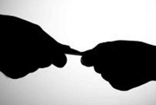 Dua Tersangka Kasus Korupsi Minta Dibebaskan