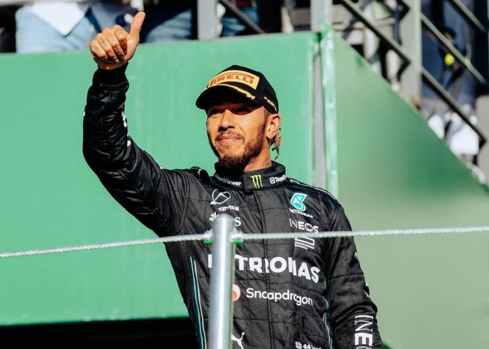 Hamilton Beri Isyarat Sebastian Vettel Gantikan Posisinya di Mercedes