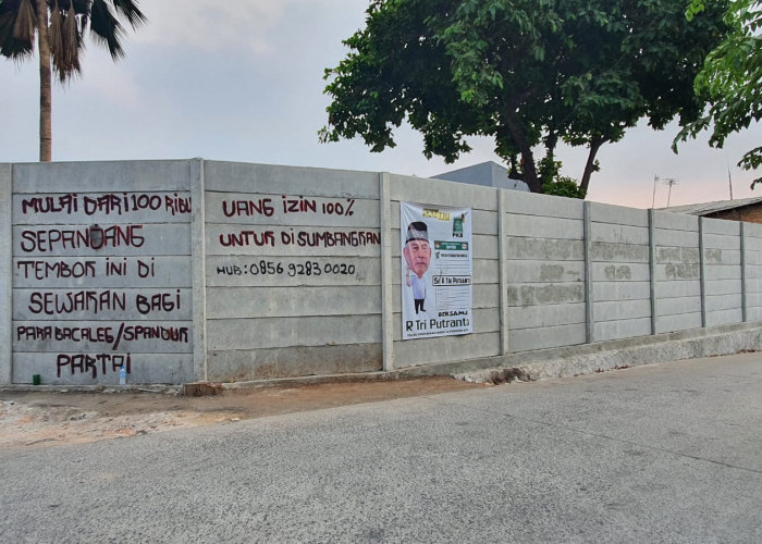 Tembok di Bekasi Dipasang Tarif Rp 100 Ribu Untuk Caleg dan Parpol, Warga: Jalan Ini Memang Ramai Lalu Lintas