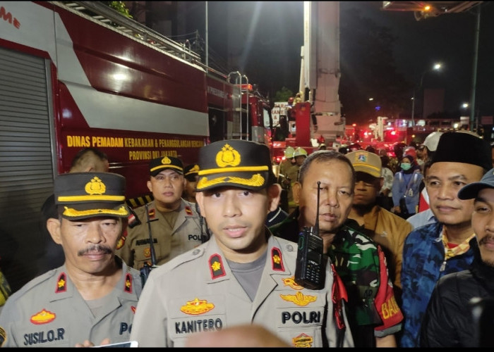 Kebakaran Toko Bingkai di Mampang, 5 Korban Luka-Luka Dilarikan ke RS