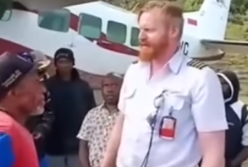 Geger! Video Pilot Bule Marah di Papua Mendadak Viral, Warganet Malah Puji Aksinya?