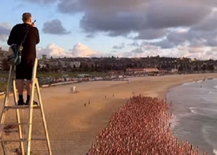 Heboh Ribuan Orang Nekat Telanjang Bulat di Pantai Australia, Ternyata Ini yang Dilakukan