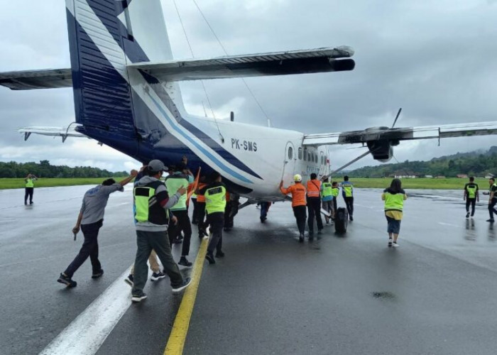 Pesawat SAM Air Tergelincir di Bandara Pattimura, Penyebabnya Ban Pecah Saat Mendarat 