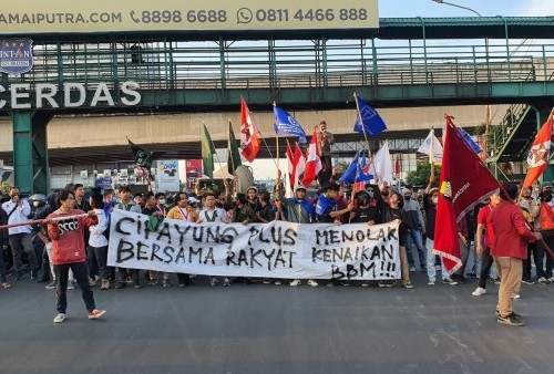 Plt Wali Kota Enggan Temui Massa Aksi, Ratusan Mahasiswa Marah dan Blokir Jalan Utama di Bekasi