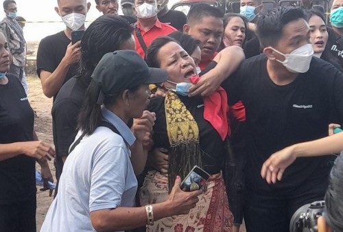 Makam Brigadir J Dibongkar, Ibunda Histeris: Tolong Pak Presiden Kami Minta Keadilan