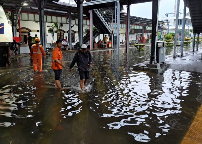 4 Keberangkatan KA Dibatalkan Imbas Banjir dan Longsor di Semarang