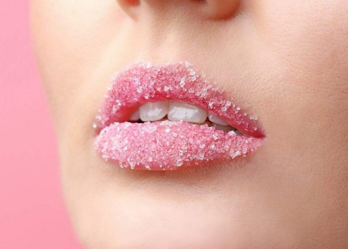 Scrub Bibir Alami dari Bahan Dapur untuk Bibir Cerah Alami, Cobain Sekarang Ladies!