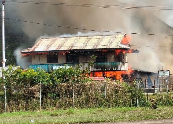 Kerusuhan Meledak di Dogiyai Papua, 69 Bangunan Dibakar dan 3 Personel TNI-Polri Terkena Panah 