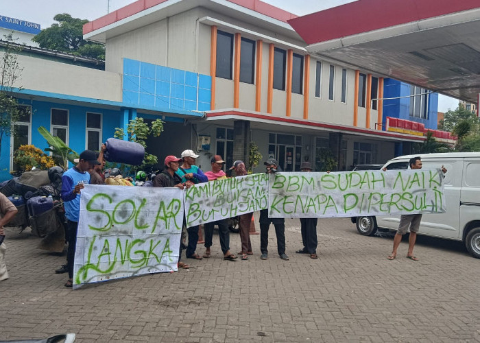 Solar Langka, Petani Kabupaten Bekasi Gelar Unjuk Rasa di SPBU