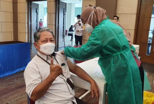 Cegah Lonjakan COVID, Brantas Abipraya Gelar Vaksinasi Booster Buat Pegawai