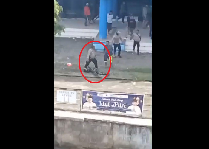 Mencekam! Video TNI AL vs Brimob Bentrok di Sorong Minggu Siang, Saling Serang dan Sama-Sama Terluka di Kepala