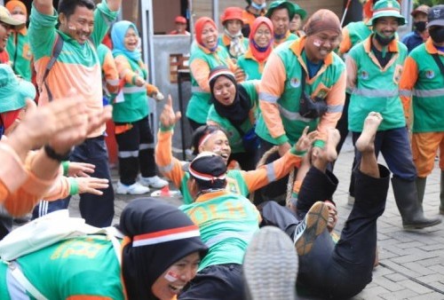 Begini Keseruan Ratusan Petugas Kebersihan Kota Tangerang Ikut Lomba Agustusan