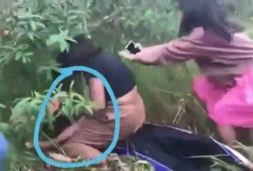 Dua Cewek ABG Duel Rebutan Cowok di Hutan, Videonya Viral di Medsos
