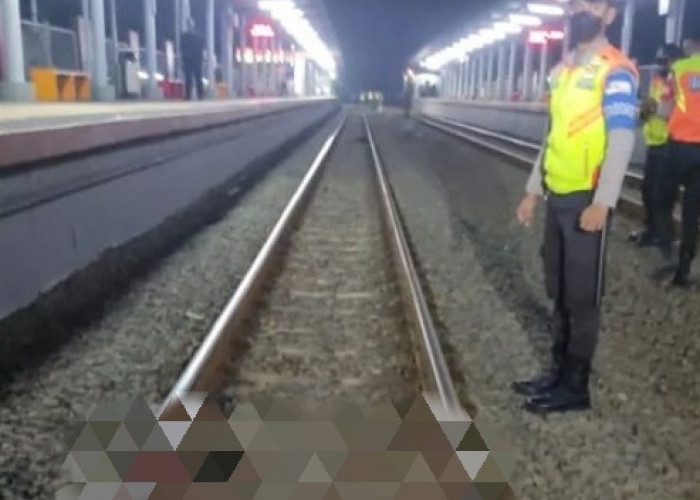 Lagi Asyik Duduk di Pinggir Rel, Tukang Ojek Tewas Ditabrak Commuter Line di Tangerang