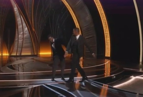 Netizen Sebut Insiden Will Smith Tampar Chris Rock di Oscar 2022 Cuma Settingan