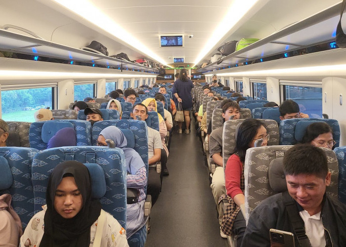 Kereta Cepat Whoosh Angkut Lebih 200 Ribu Penumpang saat Lebaran Perdana 2024