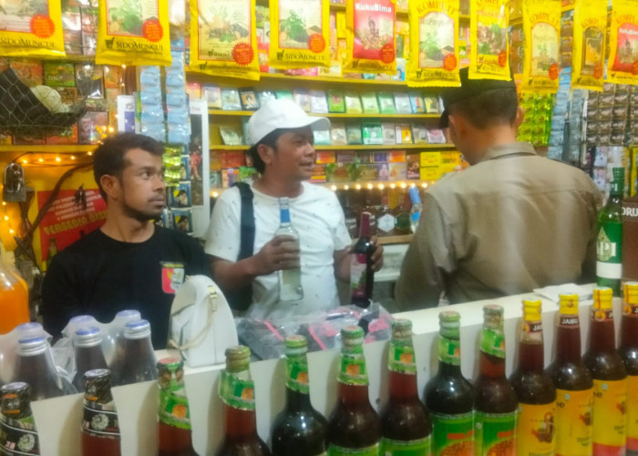 Polisi Bongkar Penjualan Miras Ilegal di Kabupaten Bekasi, Puluhan Botol Disita