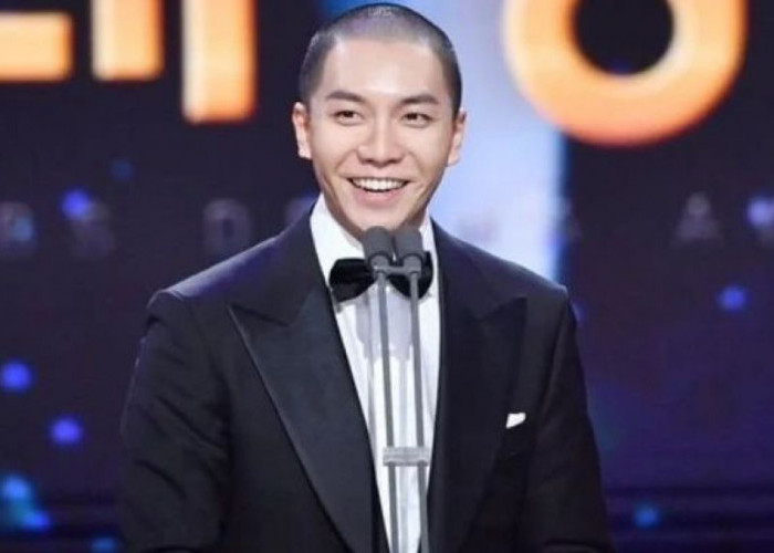 Lee Seung Gi Raih Penghargaan di KBS Drama Awards 2022