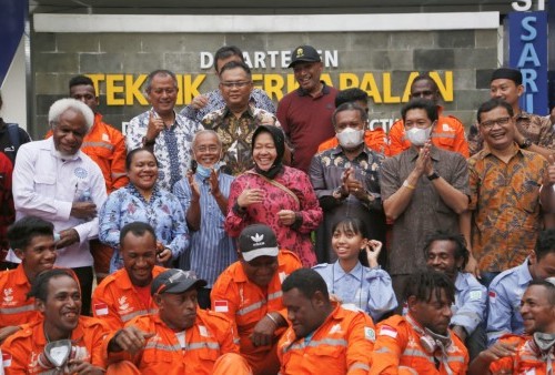 Pemuda Papua ke Mensos Risma: Terima Kasih Mama Menteri Atas Bantuannya