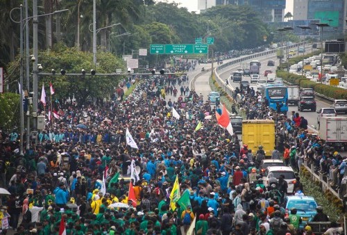 Imbas Demo 11 April, Sejumlah Ruang Terbuka Hijau hingga Pos Polisi Rusak