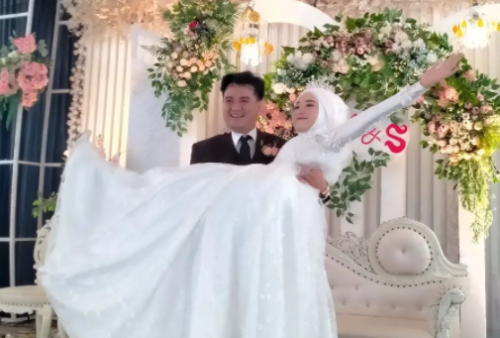 Nyesek! Foto Pernikahan Susi dengan Eks Suami Mawar AFI Dihujat, Warganet: Udah Digaji Ngembat Suami Majikan 