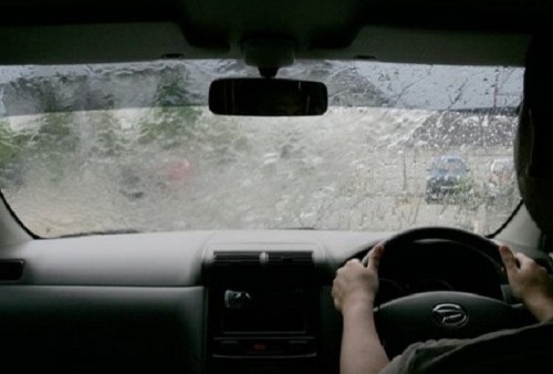 Tips Berkendara Aman dan Nyaman Ketika Hujan ala Daihatsu