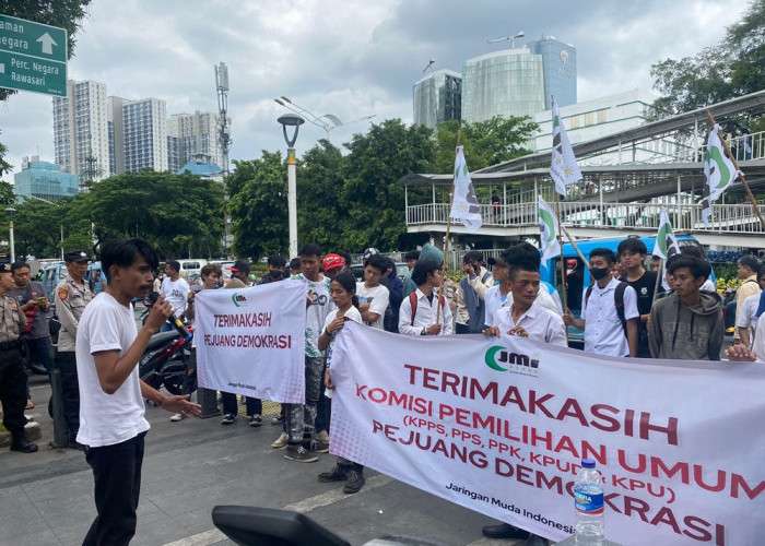 Jaringan Muda Indonesia Gelar Aksi Damai di KPU DKI Jakarta
