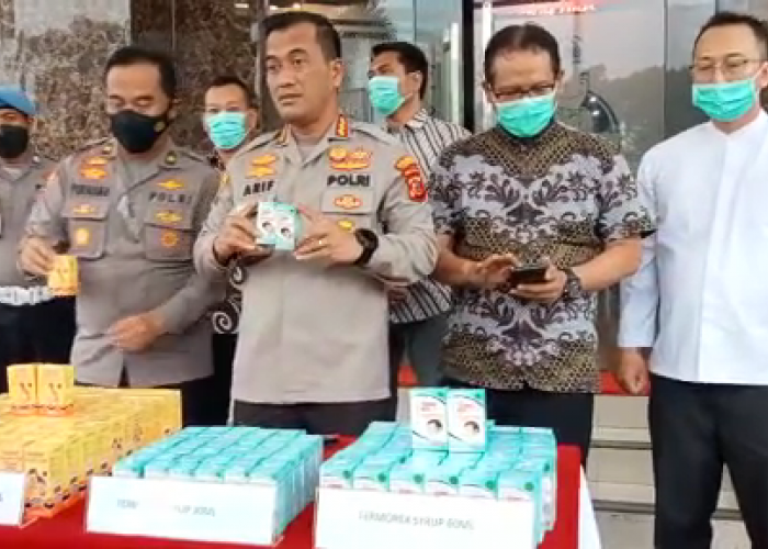 Polresta Cirebon Sita Ratusan Obat Sirup yang Mengandung Etilen Glikol
