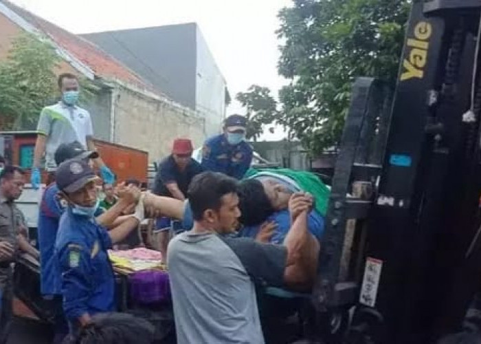 Viral Pria Dengan BB 300 Kg di Tangerang Dievakuasi Pakai Forklift, BPBD: 10 Orang Gak Sanggup Angkat!