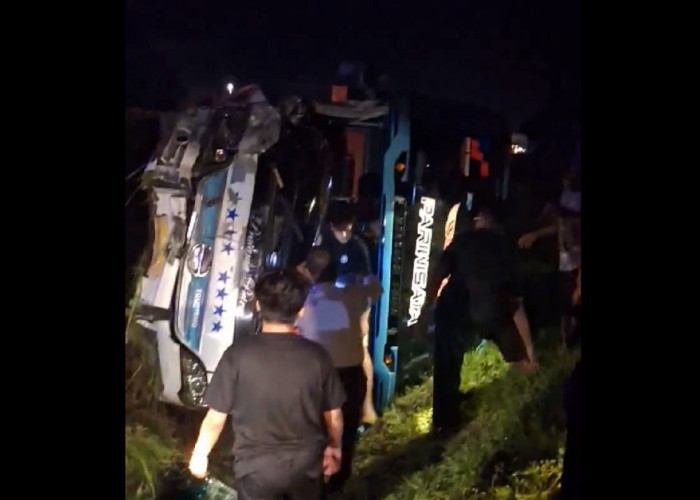 Detik-detik Proses Evakuasi Pelajar SMA 1 Sidoarjo, Korban Kecelakaan Bus di Tol Ngawi