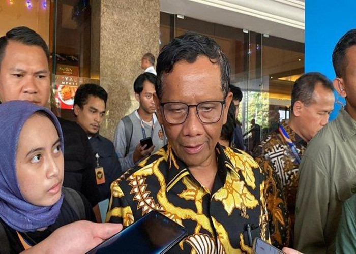 Bantah Pernyataan Jokowi Soal Debat, Mahfud MD: Nggak Ada yang Serang Personal
