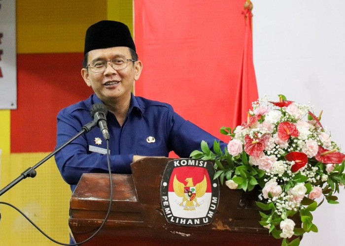 Ratusan Anggota PPS Kabupaten Bekasi Dilantik, Dani Ramdan Minta KPU Antisipasi Hal Ini