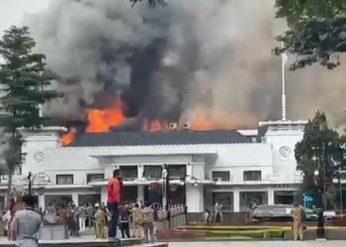 Gedung Balai Kota Bandung Kebakaran, ASN Panik Berhamburan 