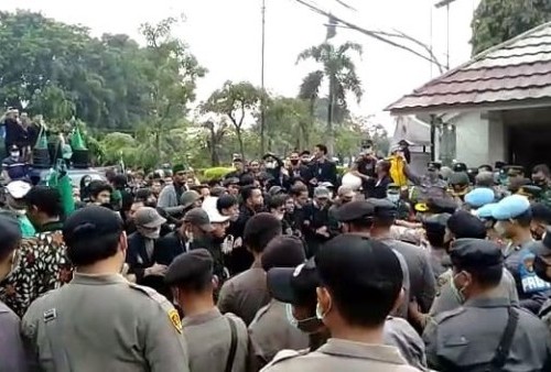 Usai Aliansi BEM Kota Bekasi, Kini Giliran Mahasiswa HMI Sambangi Gedung DPRD 