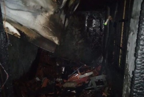 Sebuah Rumah Ludes Terbakar di Bekasi Barat Akibat Arus Pendek Listrik, Kerugian Ditaksir Puluhan Juta 