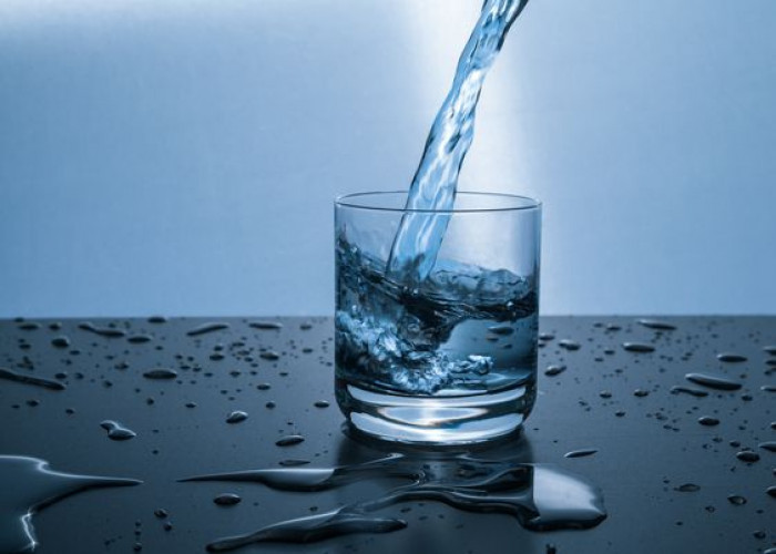 Manfaat Banyak Minum Air Putih ketika Sahur, Jaga Keseimbangan Cairan Tubuh!