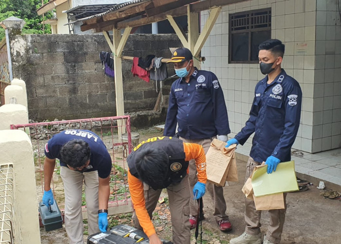 4 Sampel Dibawa Puslabfor Mabes Polri dari Rumah Kontrakan Satu Keluarga Keracunan di Bekasi